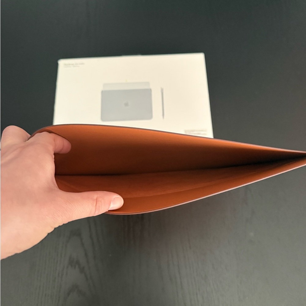 Apple Tan Leather Sleeve for MacBook - Picture 4 of 6